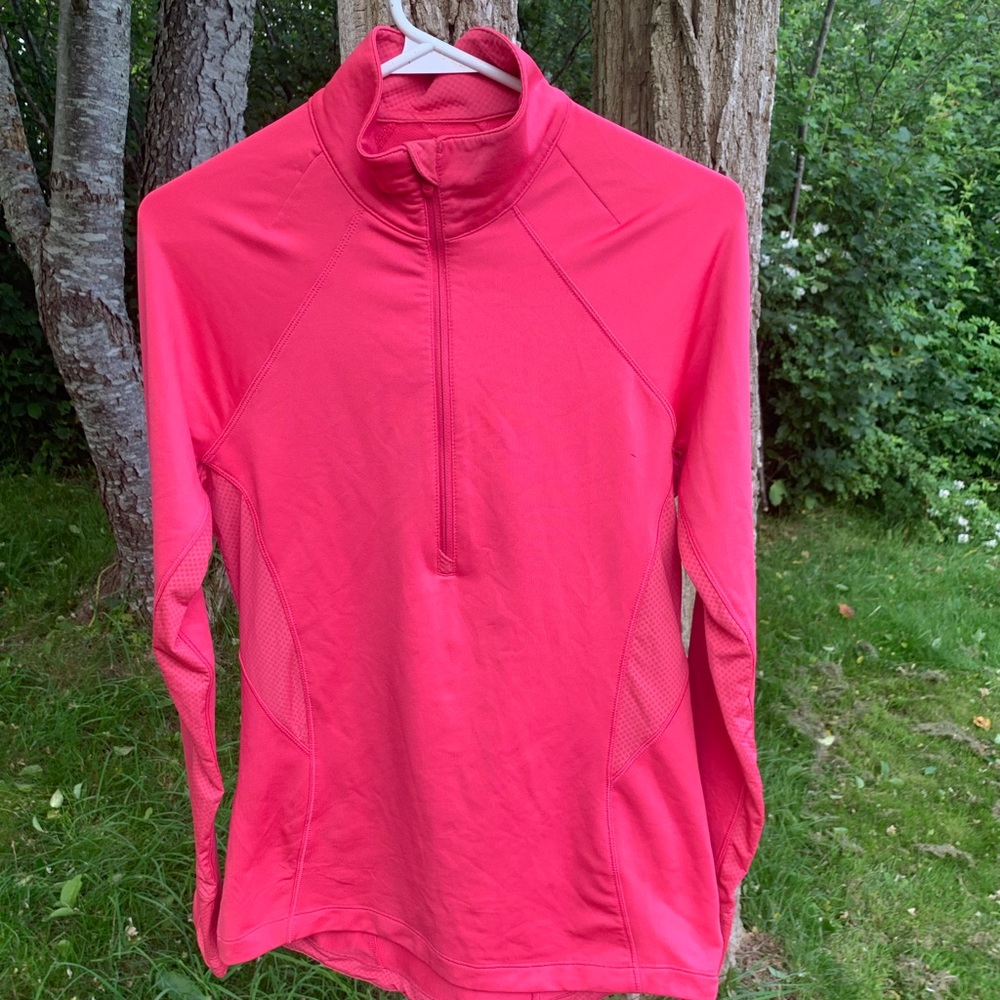 womens size medium under armour sweater